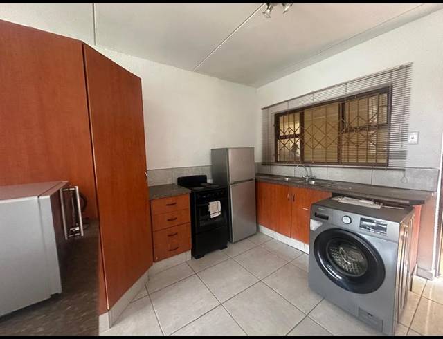 2 BEDROOM SIMPLEX FOR SALE IN MONTCLAIR